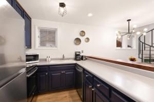 Comfort, Style, Short Walk to Town Park & Gondola condo