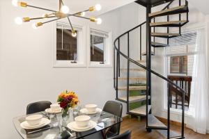 Comfort, Style, Short Walk to Town Park & Gondola condo