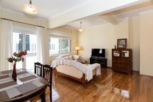 Luxury Apartments at the foot of the Acropolis Hill - Ferienwohnungen, Athen