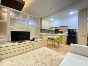 Spacious Studio Room at Gateway Ahmad Yani Cicadas Apartment By Travelio