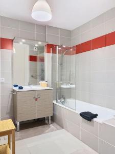 Appartements Le 56, 2 chambres, terrasse, Voiron : photos des chambres