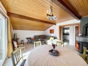 Sunny Lily facing the swiss Alps - Crans Montana