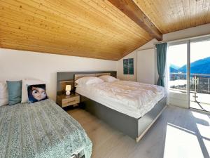 Sunny Lily facing the swiss Alps - Crans Montana