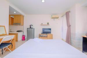 Fully Furnished and Comfy Studio Apartment Margonda Residence 3 By Travelio