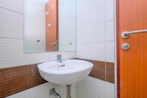 Fully Furnished and Comfy Studio Apartment Margonda Residence 3 By Travelio