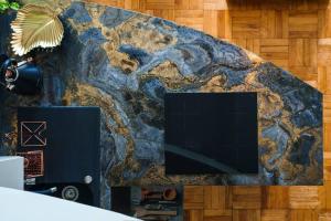 Beautiful City Haven 2Gyms with Pool & Parking