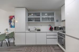 Cliffs Apartment - Astonishing view over Sesimbra bay by Trip2Portugal