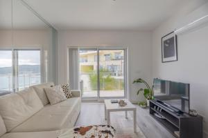 Cliffs Apartment - Astonishing view over Sesimbra bay by Trip2Portugal