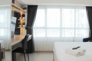 Comfort and Simply Studio Springlake Summarecon Bekasi Apartment By Travelio