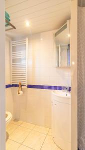 Maisons de vacances Jolie petite maison climatisee parking prive : photos des chambres