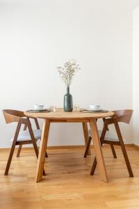 Stylish Lakeside Studio