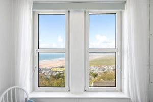 Apartment Expansive Sea Views Private Parking