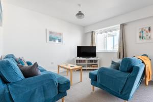 Spacious Flat Sea Views & Private Parking Fistral