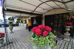 马海德兰度酒店 - Weibern