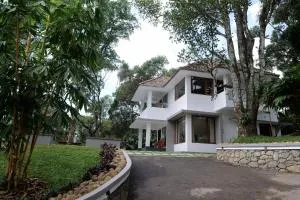 Elam Villa - Vandiperiyār