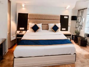 Hotel Almati Inn Near Delhi Airport - With Free Airport Pickup