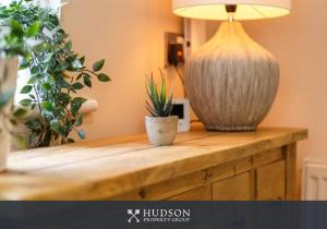 2 Bedroom Home near Theatre Severn with Parking