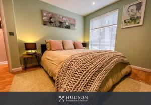 2 Bedroom Home near Theatre Severn with Parking