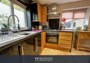 2 Bedroom Home near Theatre Severn with Parking