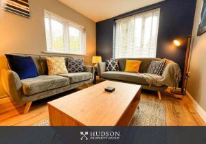 2 Bedroom Home near Theatre Severn with Parking