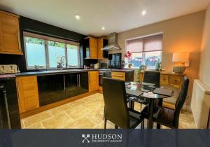 2 Bedroom Home near Theatre Severn with Parking