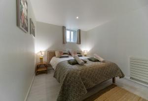 Appartements Le Charlot - Appartement design avec parking et terrasse : photos des chambres
