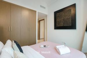 1BR Apt Near Downtown Dubai with Pool & Skyline Views