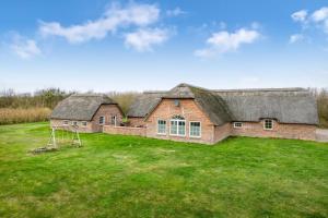 Fantastic Holiday Home With Pool And Spa For 20 People - Alojamientos sin categoría en Ulfborg