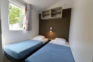 Campings Camping 4 etoiles - Parc aquatique - eeifae : photos des chambres