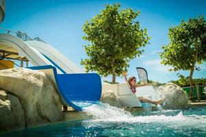 Campings Camping 4 etoiles - Parc aquatique - eeifae : photos des chambres