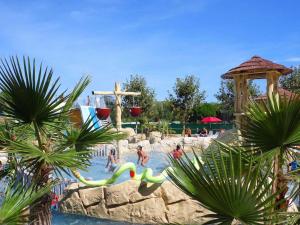 Campings Camping 4 etoiles - Parc aquatique - eeifae : photos des chambres