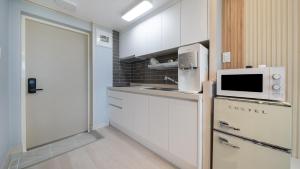 Donghae badae meomuleuda