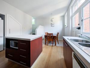 Hobart City Life With Parking and Wifi