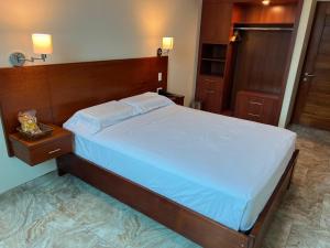 Caruzo Hotel and suites