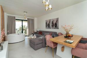 Elia Beach Deluxe Apartment