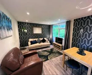 Canterbury 4 bed spacious house - Chartham