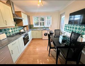 Canterbury 4 bed spacious house