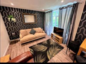 Canterbury 4 bed spacious house