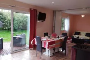 Charming house with garden and terrace - كاستيتس