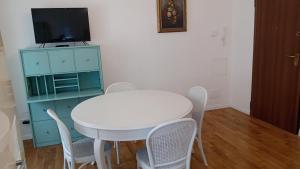 Casa Renova, intero appartamento, 2 camere, max 4 ospiti, Trieste zona storica