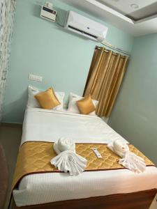 Athidi Luxury Home Stay - AC 2BHK Fully Furnished Flat with TV, WI-FI, 24Hrs Hot water, Parking, Elevator, Power Backup