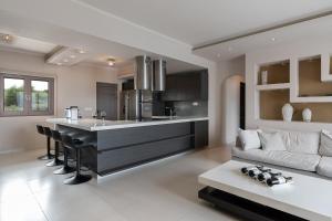 Master Suite with Sea View (4 adults) room in Kymothoe Elite