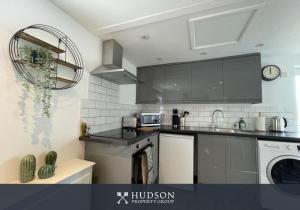 Contemporary 1 Bedroom Apartment