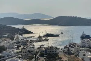 Villa surplombant le port d'Ios, Cyclades Grecques - Alopronia