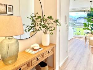 FLAIR Apartments Vorarlberg - Stilvolles Wohnen nahe Bodensee & Alpen - Küche, Balkon & Gratis Parkplatz