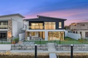 Ultimate Luxury on the waterfront - Wonnerup