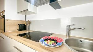 Maisons d'hotes HOMEY LA COLOC BRILLANT - Colocation haut de gamme de 3 chambres uniques et privees / Proche centre-ville et transports en commun / Balcons / Wifi gratuit : photos des chambres