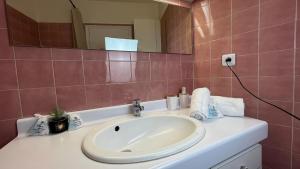 Appartements HOMEY VINTAGE - Hypercentre - Proche Gare et Tram - Terrasse privee - Wifi gratuit : photos des chambres