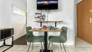 Appartements HOMEY MOSA - Au pied du Tram - Proche centre - Balcon Prive - Wifi et Netflix : photos des chambres