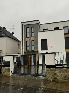 Modern Apartments with Kitchen & Balcony Dining - Lintorf